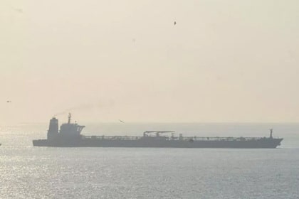 Британцы перехватили танкер с нефтью для Сирии