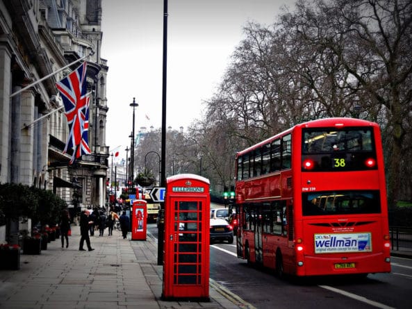 Общество: Не для красного словца, или Почему в Англии телефонные будки и автобусы такого цвета