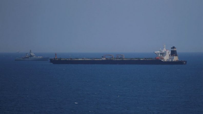Без рубрики: СМИ: катеры Ирана попытались захватить нефтяной танкер Великобритании