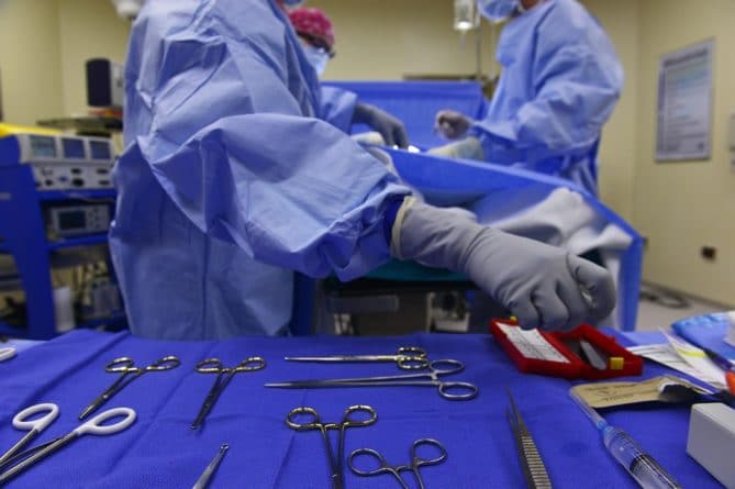 Происшествия: В Британии 70-летнему мужчине по ошибке сделали обрезание - Cursorinfo