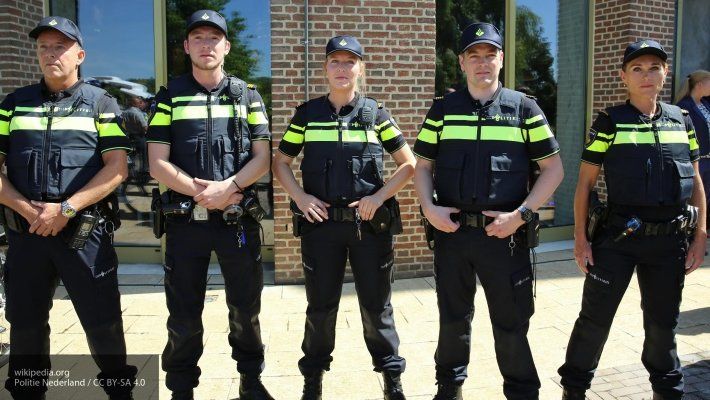 Без рубрики: Британские полицейские изъяли несколько сотен килограммов героина с корабля в Нидерландах