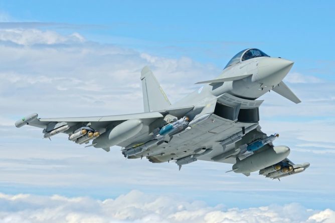 Происшествия: Британские истребители Typhoon  перехватили пять российских военных самолетов