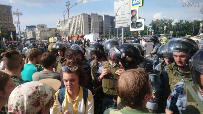 Общество: В Совфеде заявили о вмешательстве Запада в дела РФ через выборы в Мосгордуму