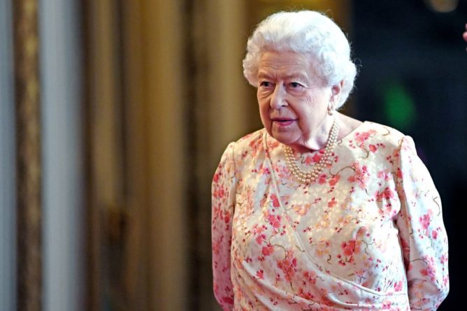 Без рубрики: Британские политики разозлили королеву Елизавету II. РЕН ТВ