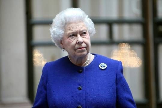Общество: Британские политики разгневали Елизавету II