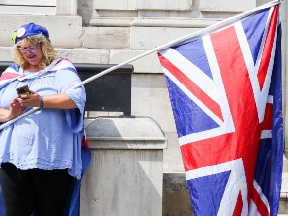 Общество: Британцы начали запасаться продуктами из-за Brexit