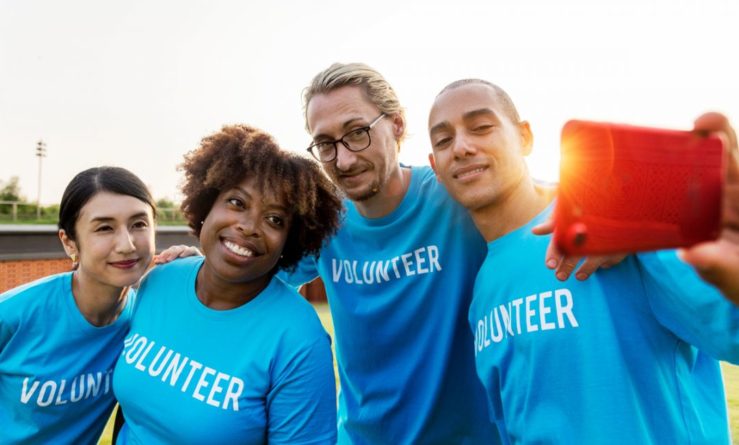 Общество: Как волонтерство может помочь найти себя в Великобритании