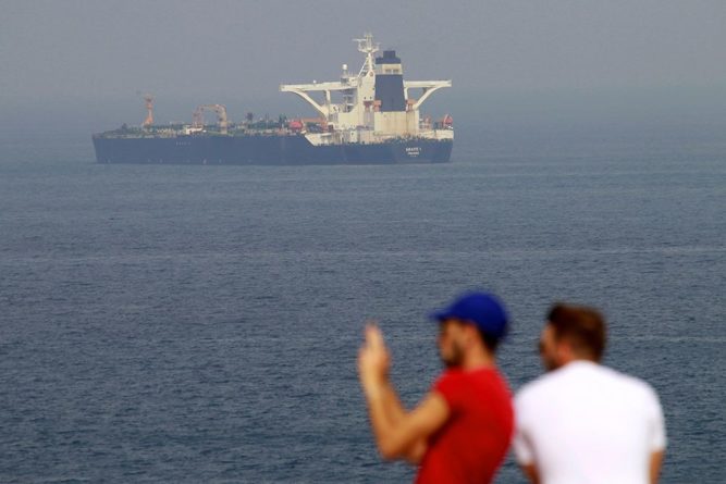 Происшествия: Власти Гибралтара освободили капитана и членов экипажа иранского танкера
