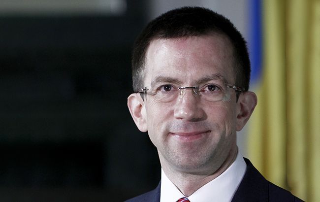 Общество: Великобритания пока не готова вести диалог с Украиной по безвизу, – МИД