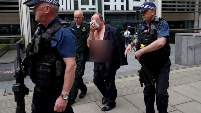 Без рубрики: У дверей министерства внутренних дел в Лондоне совершено нападение на мужчину
