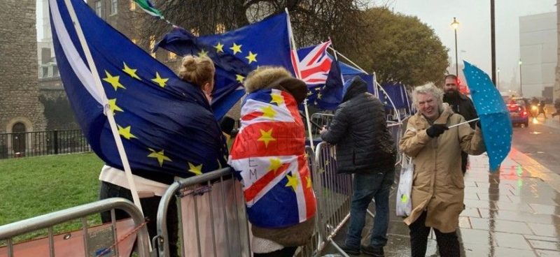 Общество: Граждане ЕС больше не смогут путешествовать в Великобританию без виз