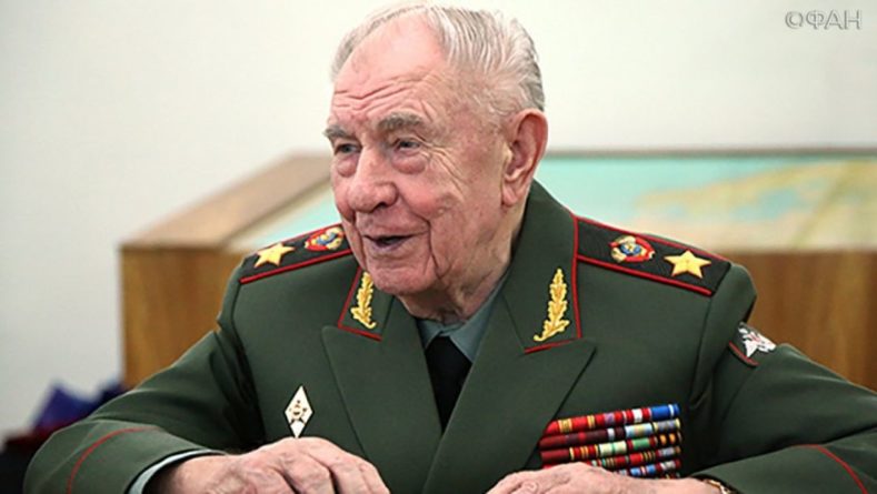 Общество: Маршал СССР Язов обвинил Горбачева в измене