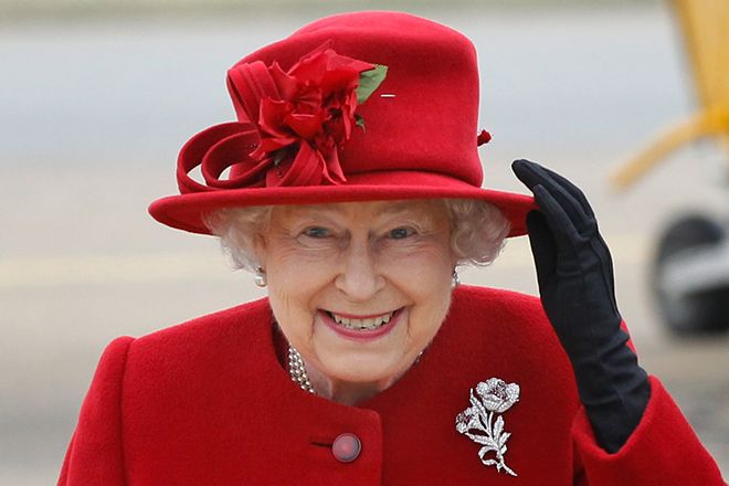Общество: Королева Великобритании пожаловалась на испортившего ее газон Трампа