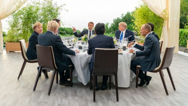Политика: В Совфеде назвали политическим фарсом обсуждение лидерами G7 вопроса возвращения России