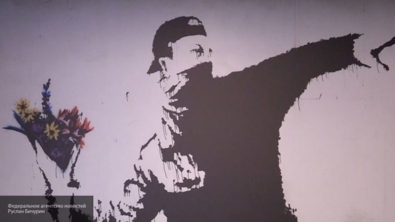 Общество: Посвященное Brexit граффити уличного художника Бэнкси закрашено краской в Великобритании