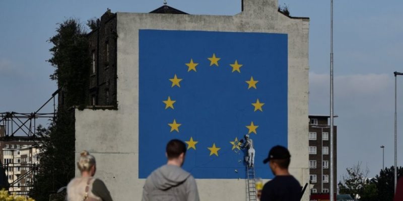 Общество: В Британии закрасили граффити Бэнкси, посвященное Brexit — фото
