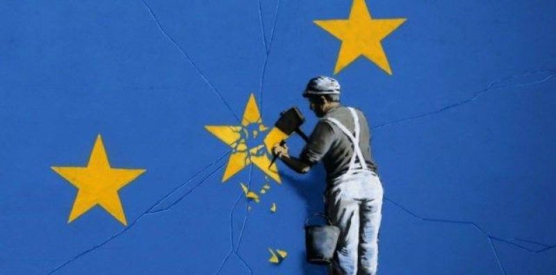 Общество: В Британии уничтожили граффити уличного художника Бэнкси (Фото)