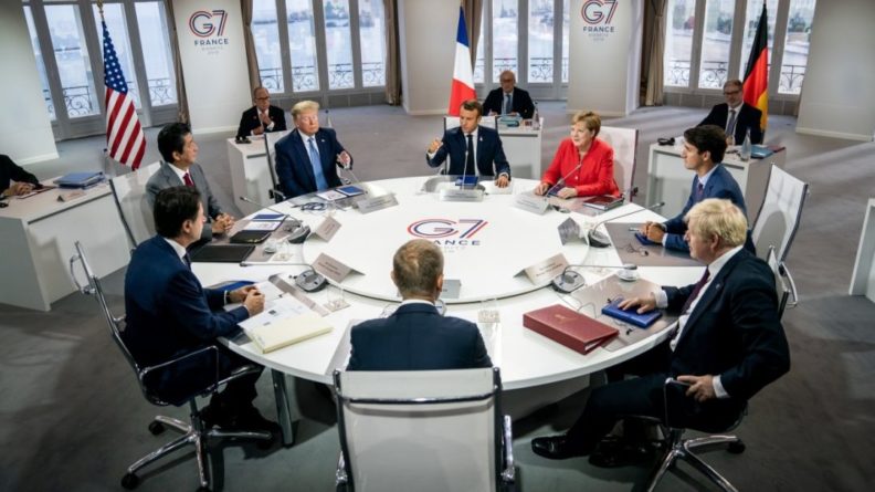 Общество: Французы голосуют за возвращение России в G7