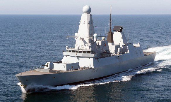 Общество: Великобритания направила в Персидский залив эсминец для защиты гражданских судов