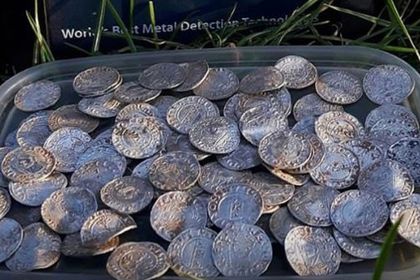 Происшествия: Искатели сокровищ нашли крупнейший клад древних монет в Великобритании