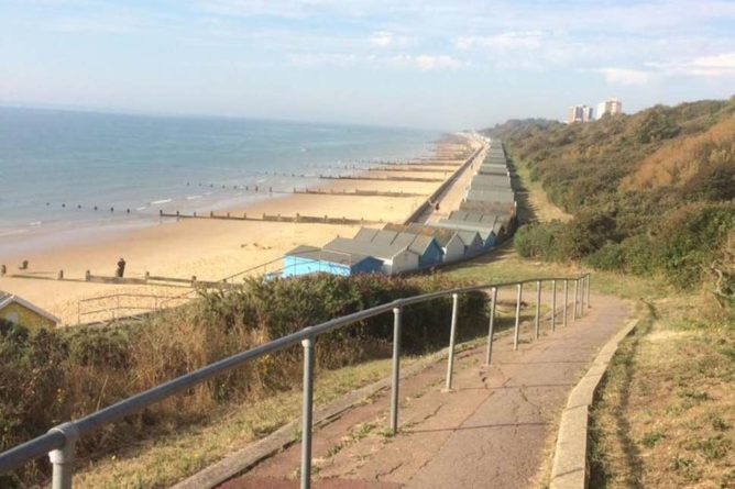 Посетители пляжей на юго-востоке Англии снова жалуются на удушье – теперь в Эссексе