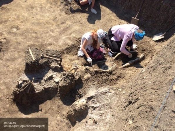 Происшествия: Археологи нашли в Шотландии древний резной камень