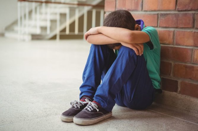 Общество: 200 тыс. британских подростков чувствуют себя несчастными