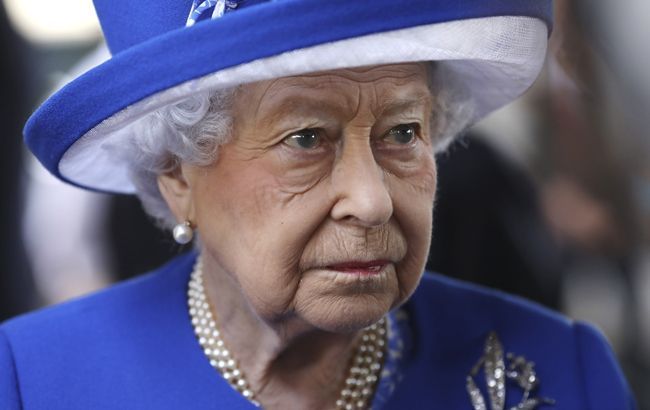 Общество: Королева Британии приостановила работу парламента