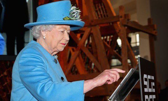Общество: Елизавета II приостановила работу парламента по просьбе Джонсона, - британские СМИ