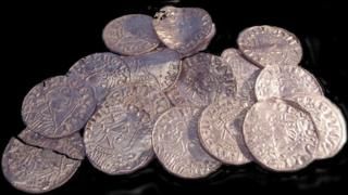 Общество: В Англии нашли 2,5 тысячи монет XI века. Клад оценили в £5 млн
