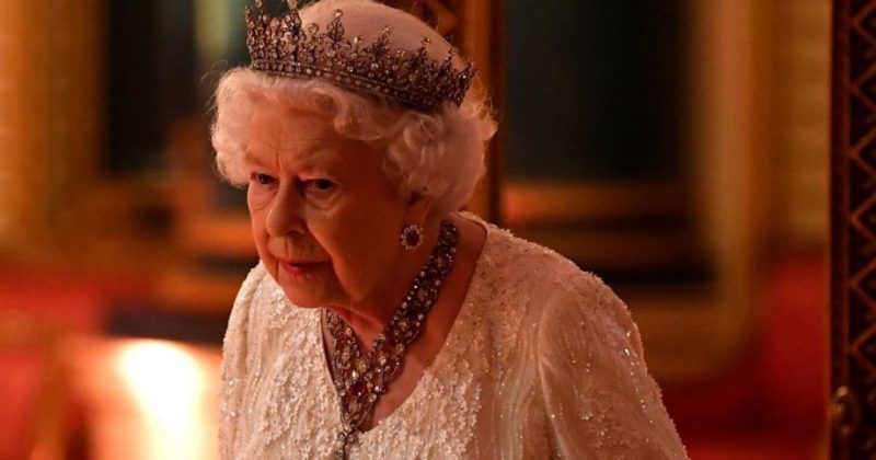 Общество: Елизавета II одобрила приостановление работы парламента