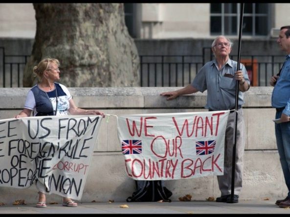 Общество: Англия пустит три миллиона фунтов на помощь британцам в ЕС