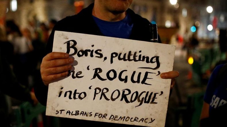 Общество: Великобритания: протесты против приостановки работы парламента