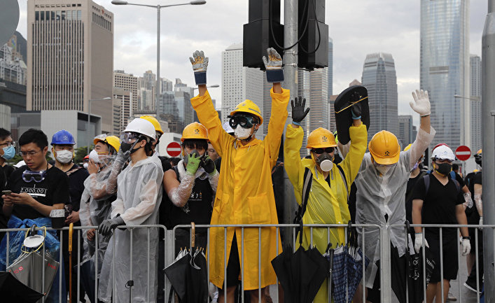 Общество: Протесты в Гонконге: после яростных столкновений полиция арестовала более 20 человек (The Guardian, Великобритания)