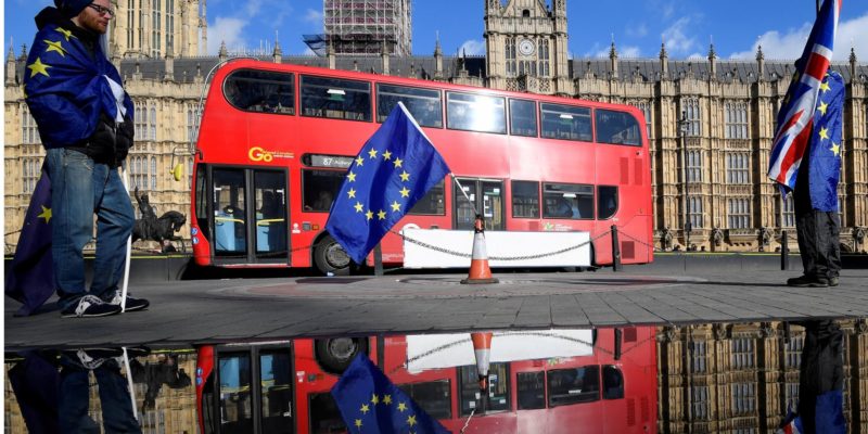 Общество: Еврокомиссия предупредила, что Brexit без соглашения будет иметь последствия для Великобритании