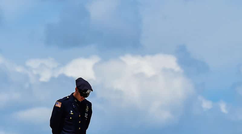 Полицейские в Техасе извинились, что провели задержанного на веревке по городу 06082019 Происшествия: Полицейские в Техасе извинились, что провели задержанного на веревке по городу