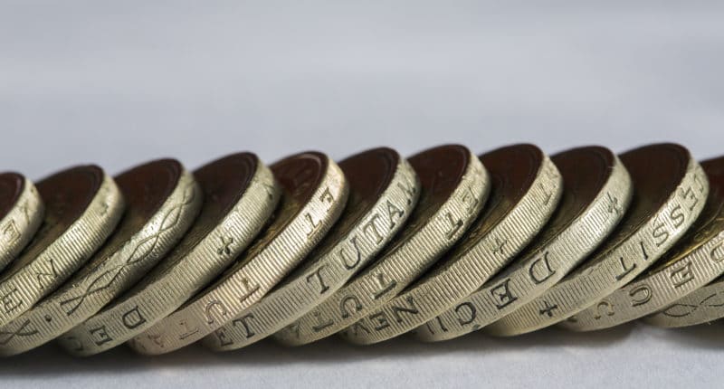 Общество: Британцы хранят дома 145 млн старых однофунтовых монет