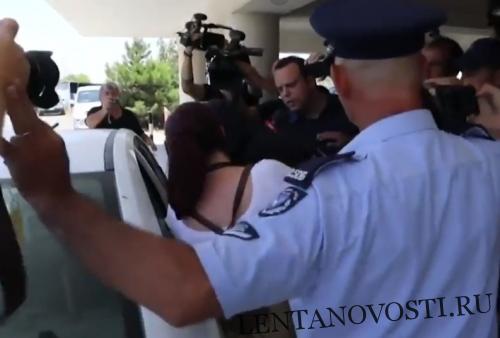 Общество: Кипр: Британка снова утверждает, что ее изнасиловали 12 израильтян