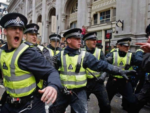 Общество: Британцев уличили в предвзятости к российской полиции