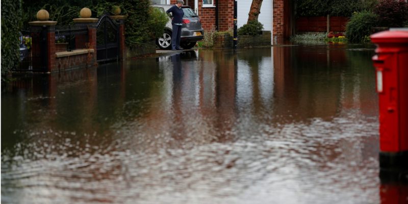 Происшествия: В Великобритании сильные дожди привели к наводнению и эвакуации жителей — фото, видео