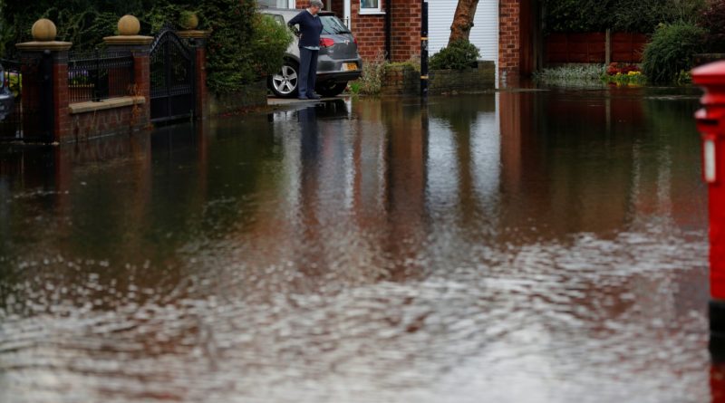В Великобритании сильные дожди привели к наводнению и эвакуации жителей — фото, видео 01082019 Происшествия: В Великобритании сильные дожди привели к наводнению и эвакуации жителей — фото, видео