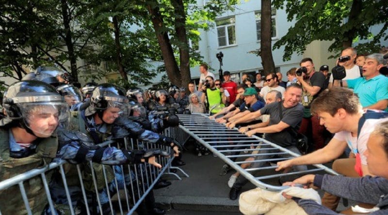 Спорт: "Манчестер Сити" в суперматче победил "Ливерпуль" и завоевал Суперкубок Англии.