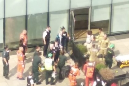 Без рубрики: Выхватил малыша у матери и выбросил с десятого этажа: в Лондоне произошла жуткая трагедия рис 2