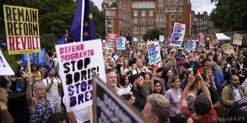 Общество: Пока парламент "отдыхает" - британцы протестуют