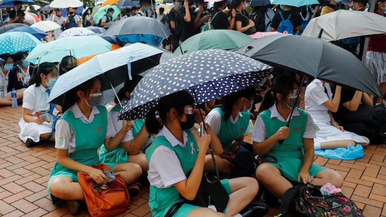 Общество: Гонконг: к протестам присоединились школьники