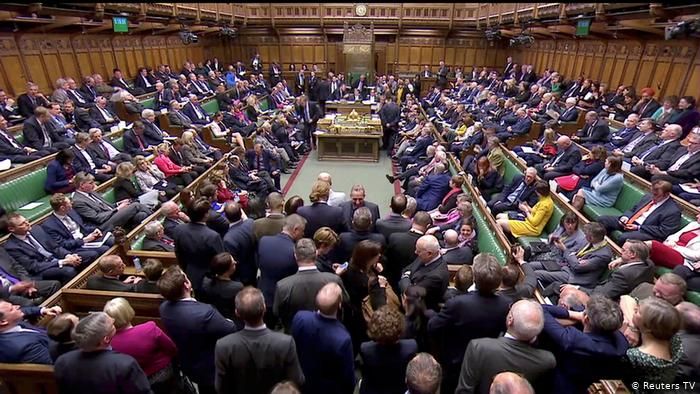 Общество: Британские депутаты проголосовали за рассмотрение законопроекта об отсрочке Brexit