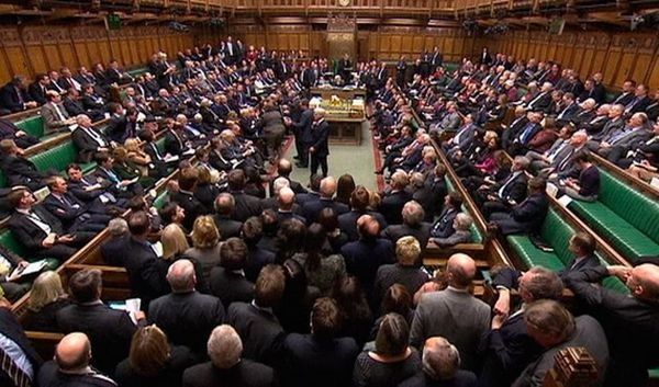 Общество: Палата общин проголосовала за перенос Brexit
