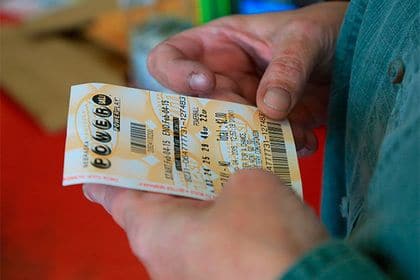 Общество: Нерасторопный победитель лотереи едва не лишился миллионного выигрыша