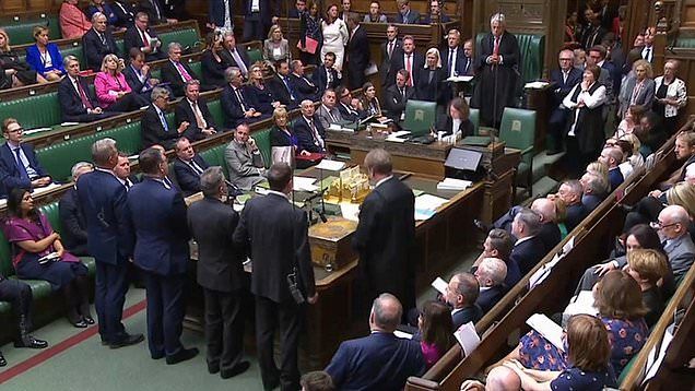 Общество: Депутаты законодательно запретили выводить Великобританию из ЕС без договора