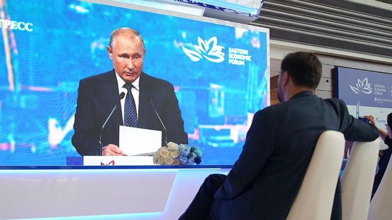 Общество: Путин заявил о способности РФ защитить свои суда в Ормузском проливе